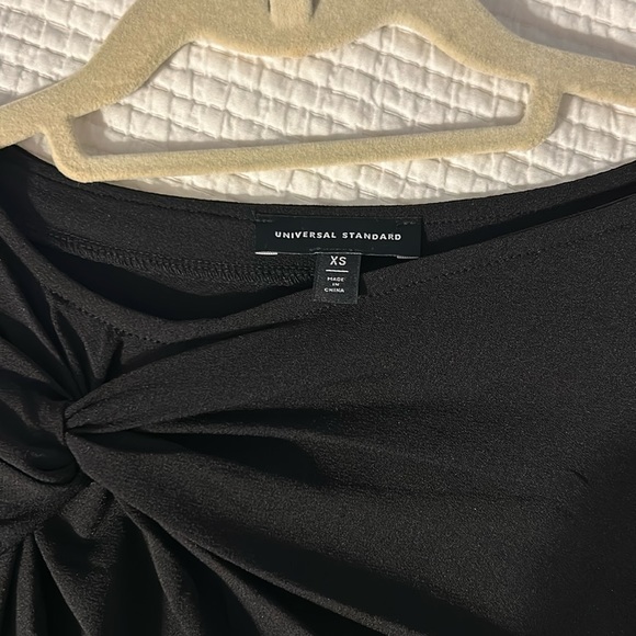 NWOT Universal Standard Stretch Crepe Black Twist Short Sleeve Top 10/ 12 - Picture 3 of 9
